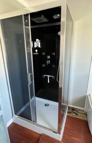 Ancienne cabine de douche avant travaux de rénovation de salle de bain - Nantes 44